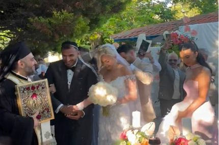 Ο Βαγγέλης Παυλίδης παντρεύτηκε την αγαπημένη του στη Χαλκιδική